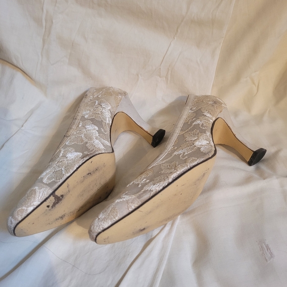 4/$26 Apostrophe Vintage Lace White High Heeled Shoes - Picture 4 of 8
